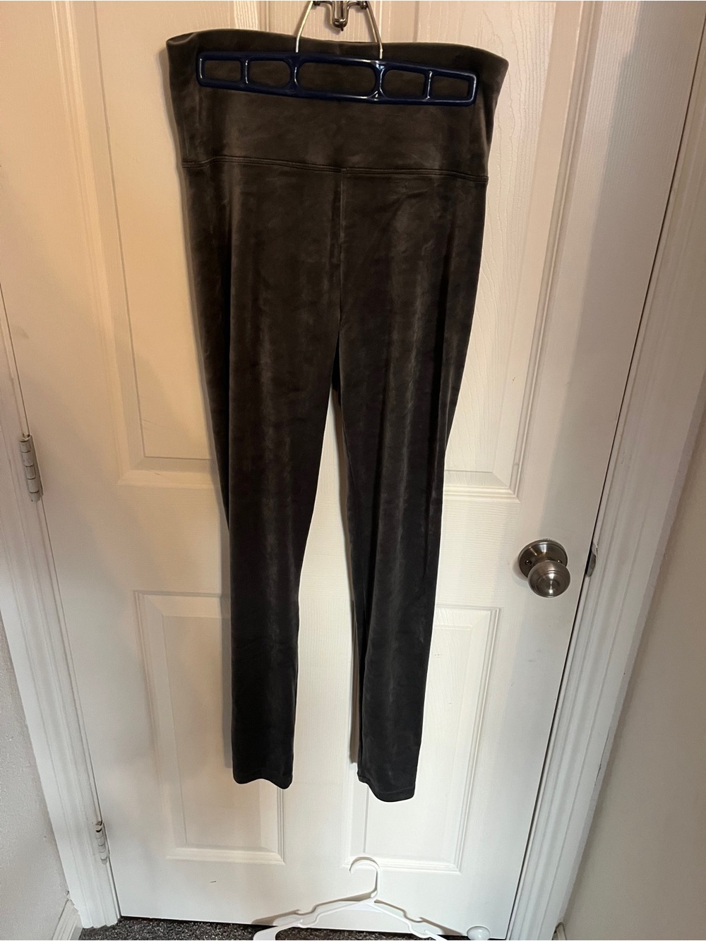 aerie Offline High-Rise Velvet Leggings in Charcoal